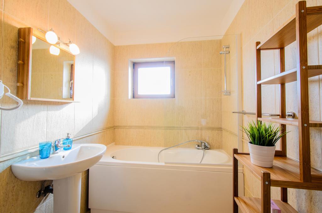 Hotel Apart Tel Aviv Себеш Экстерьер фото